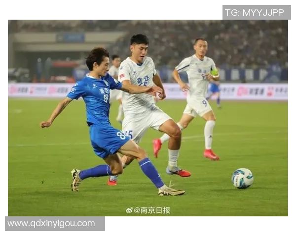 南京足球队在最新足球状态排行榜中荣登第五名展现出强劲实力与潜力 南京足球队在最新足球状态排行榜中荣登第五名展现出强劲实力与潜力